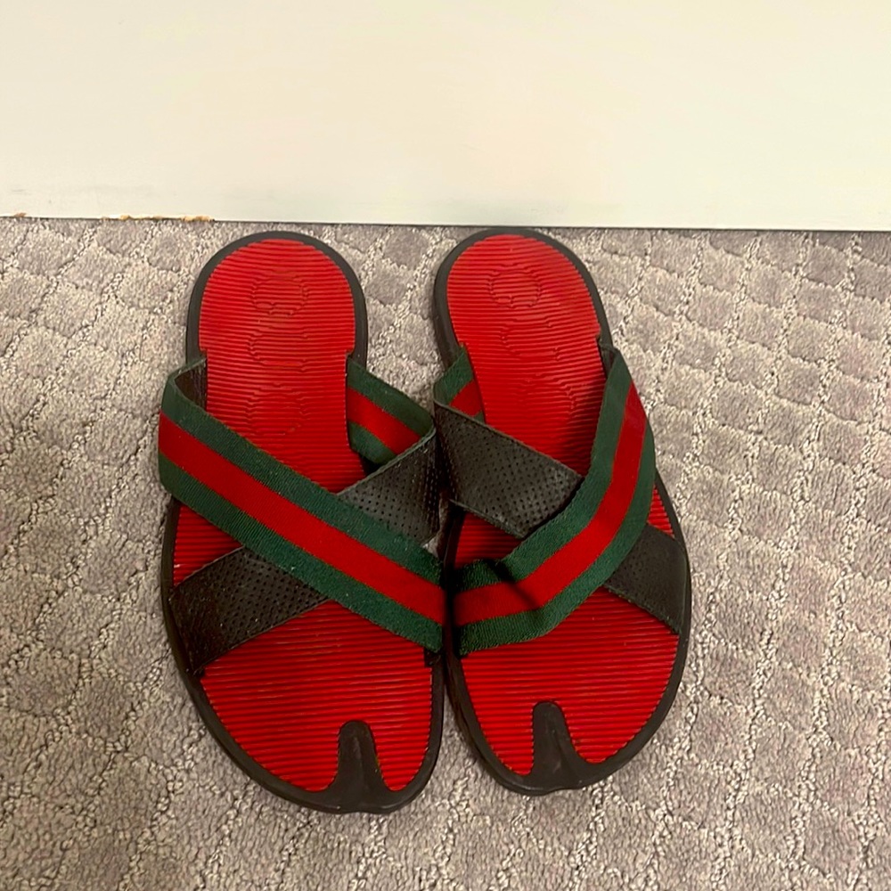 Gucci. Slipper. Size 8 ( Men) . Barely used a few times. Excellent condition.